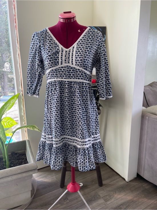 Dresses & Skirts - Navy and White Printed V-Neck Midi Dress